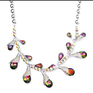 Nwt Swarvoski Crystal Vine Necklace